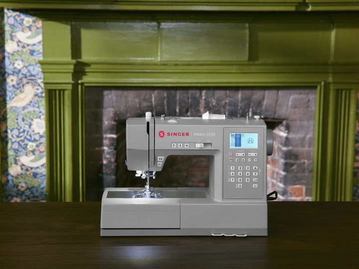 HD6805C-singer-machine-on-table-image