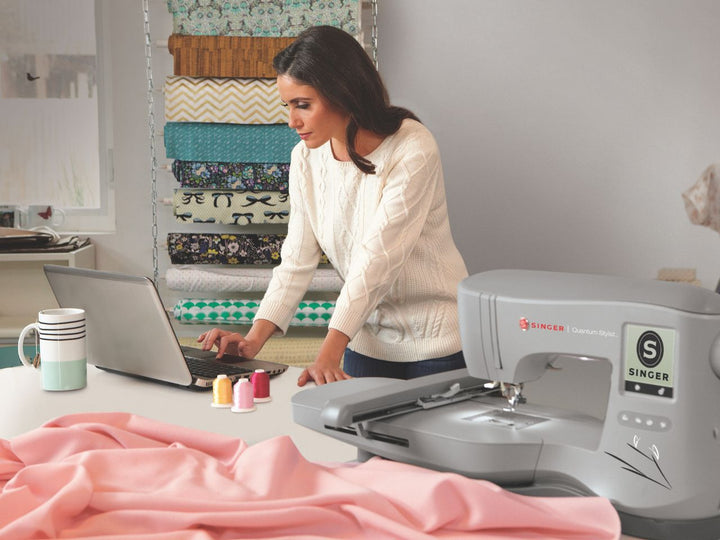 em200-embroidery-machine-in-action