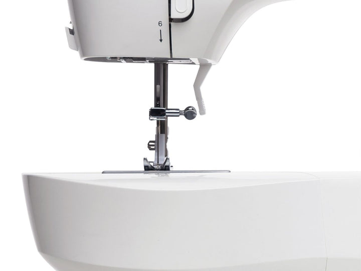 singer-M1605-domestic-sewing-machine-zoomed-in-on-presser-foot